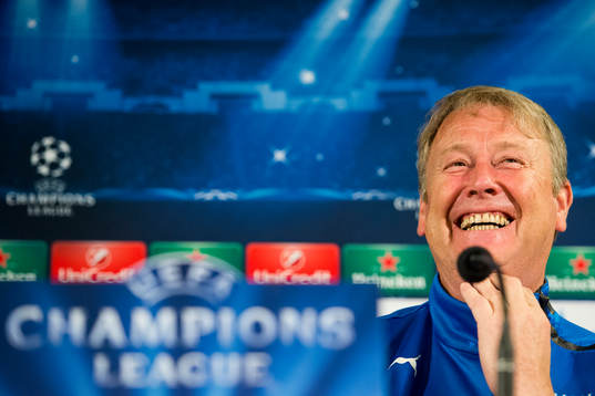 Malmö FFs tränare Åge Hareide skrattar