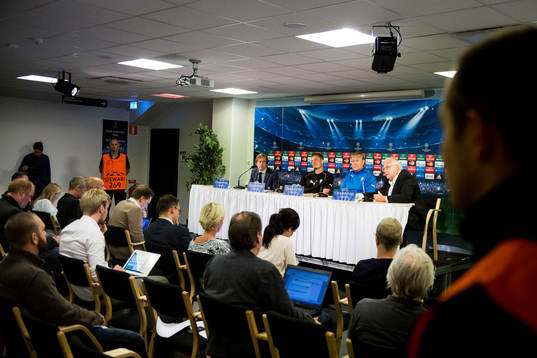 Mycket media på plats när Malmö FF håller presskonferens