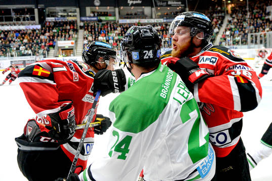 Malmö Redhawks David Liffiton och Rögles Peter LeBlanc