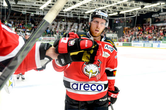 Malmö Redhawks Tobias Ericsson jublar