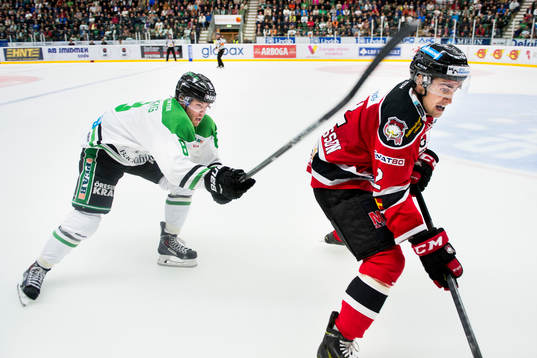 Malmö Redhawks Nils Andersson jagad av Rögles Sebastian