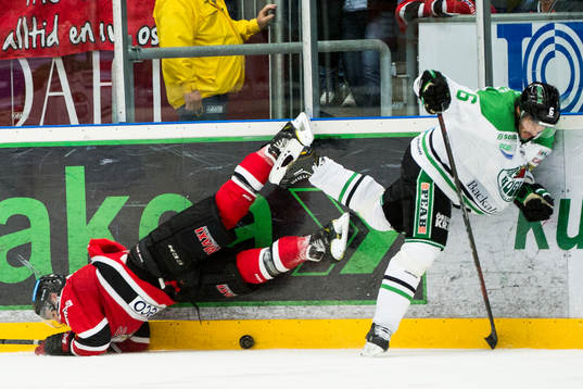 Malmö Redhawks Fredrik Storm faller