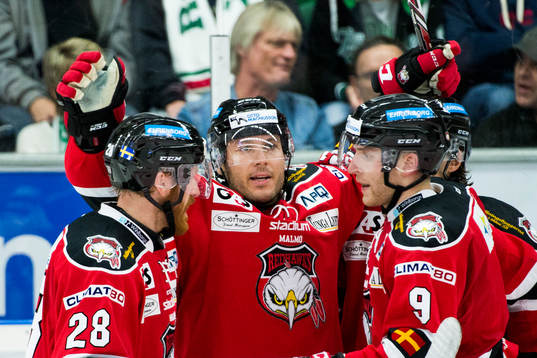 Malmö Redhawks Joey Tenute (m) jublar