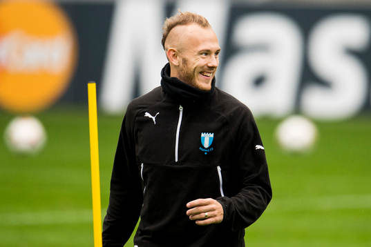 Malmö FFs Magnus Eriksson skrattar
