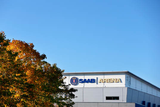 SAAB Arena utvändigt före ishockeymatchen i SHL mellan
