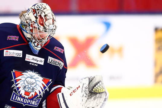 Linköping målvakt Marcus Högberg före ishockeymatchen i