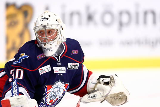 Linköpings målvakt Jacob Johansson före