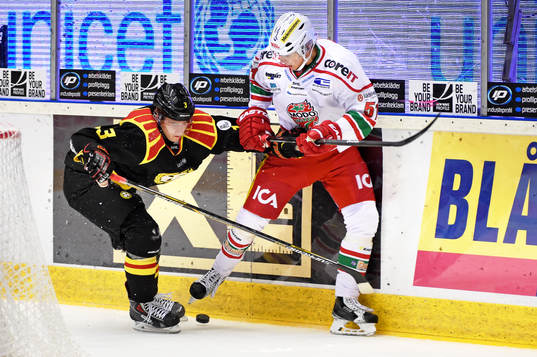 Brynäs Christian Djoos och Modos Adrian Kempe