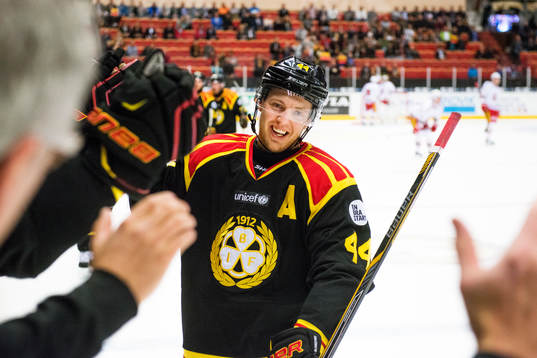 Brynäs Jacob Blomqvist jublar