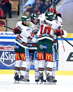Frölundas spelare jublar