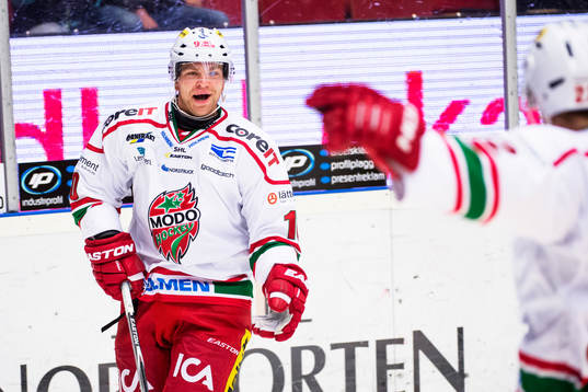 Modos Per-Åge Skröder jublar