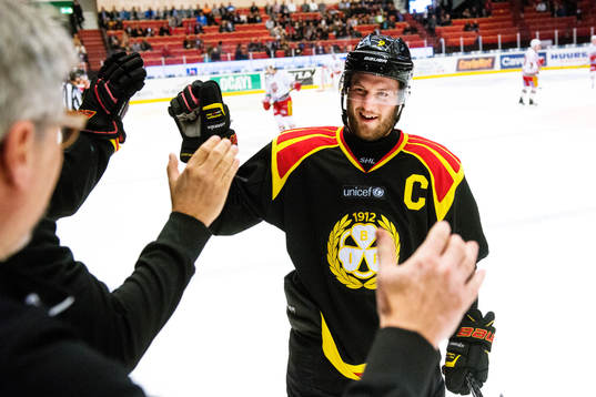 Brynäs Niclas Andersén jublar
