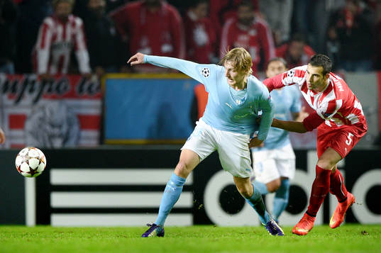 Malmö FFs Emil Forsberg jagas av Olympiacos Luka Milivojevi