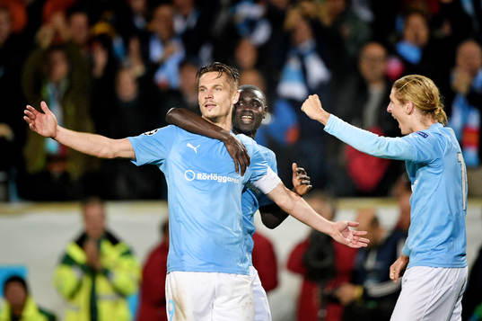 Malmö FFs Markus Rosenberg firar han gjort 2-0 med Enock