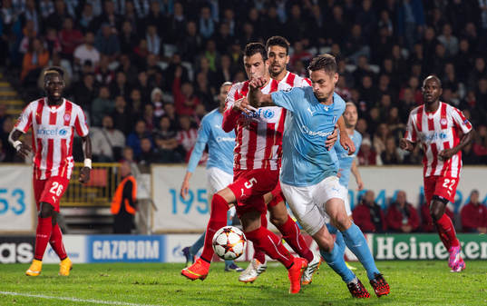 Olympiacos Luka Milivojevi och Malmö FFs Markus Rosenberg