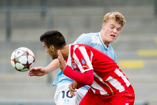 Malmö FFs Freddie Brorsson och Olympiakos Ardit Toli