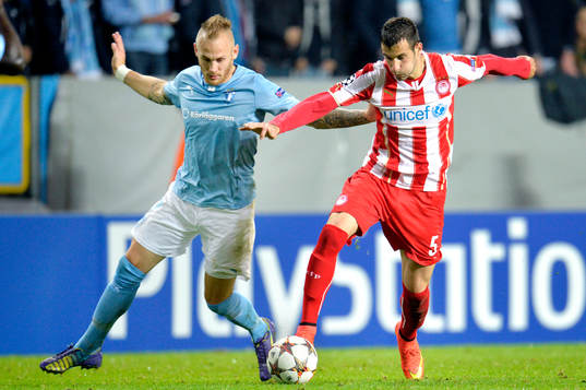 Olympiacos Luka Milivojevi och Malmö FFs Magnus Eriksson