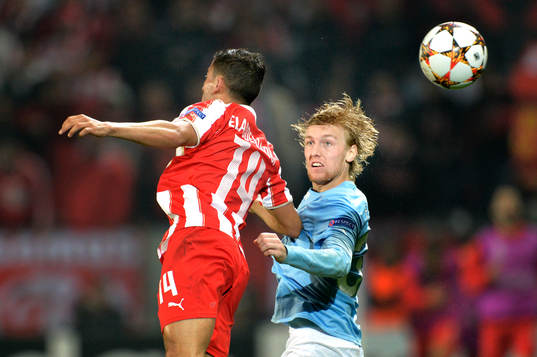Malmö FFs Emil Forsberg i nickduell med Olympiacos Omar