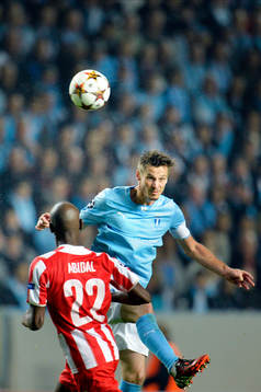Malmö FFs Markus Rosenberg nickar framför Olympiacos