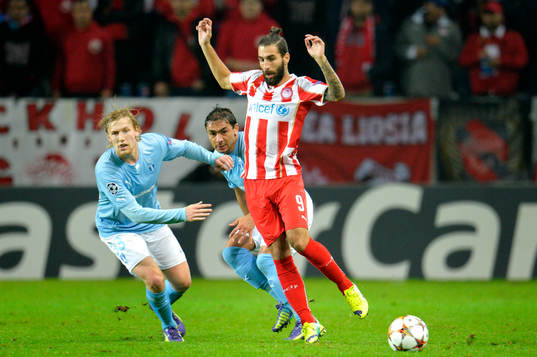 Malmö FFs Emil Forsberg jagar Olympiacos Jimmy Durmaz