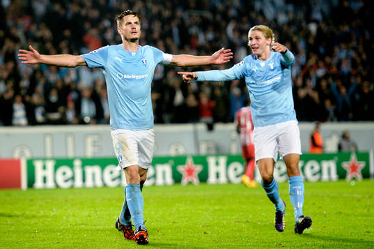 Malmö FFs Markus Rosenberg jublar med Pawel Cibicki