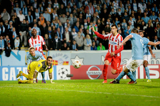 Malmö FFs Markus Rosenberg (th) gör 2-0