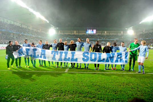Malmö FF med banderoll alla till solna