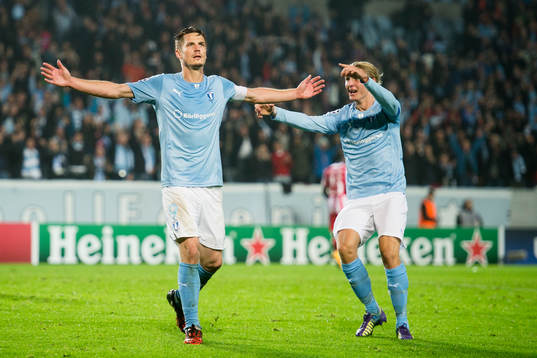 Malmö FFs Markus Rosenberg jublar ihop med Pawel Cibicki