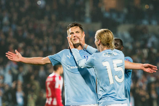 Malmö FFs Markus Rosenberg jublar ihop med Pawel Cibicki