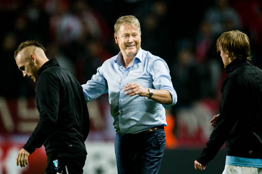 Malmö FFs tränare Åge Hareide ser glad ut