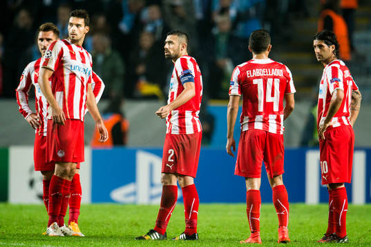 Olympiacos Giannis Maniatis (m) deppar ihop med sina