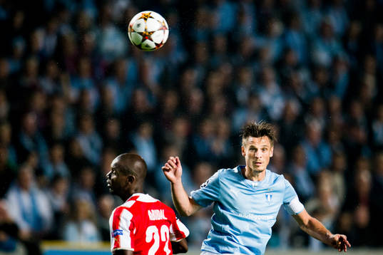 Malmö FFs Markus Rosenberg och Olympiacos Eric Abidal