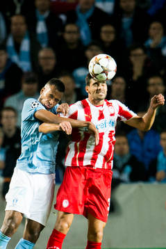 Malmö FFs Isaac Kiese Thelin i nickduell med Olympiacos
