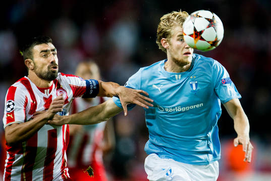 Malmö FFs Filip Helander och Olympiacos Giannis Maniatis