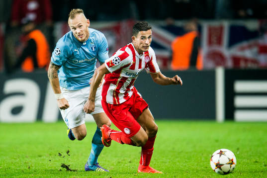 Malmö FFs Magnus Eriksson och Olympiacos Omar Elabdellaoui