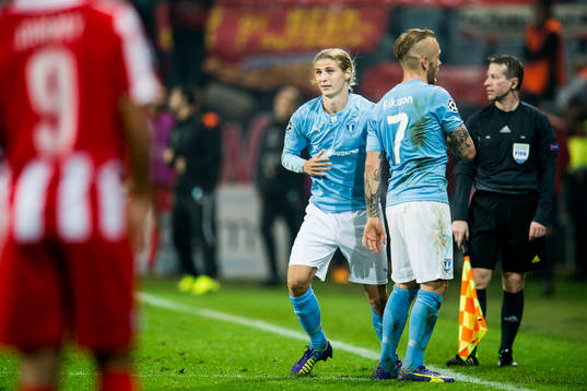 Malmö FFs Magnus Eriksson byts ut till förmån för Pawel