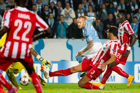 Malmö FFs Magnus Eriksson med en farlig målchans