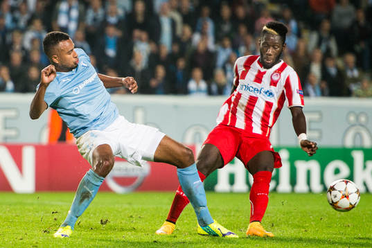 Malmö FFs Isaac Kiese Thelin och Olympiacos Arthur Masuaku