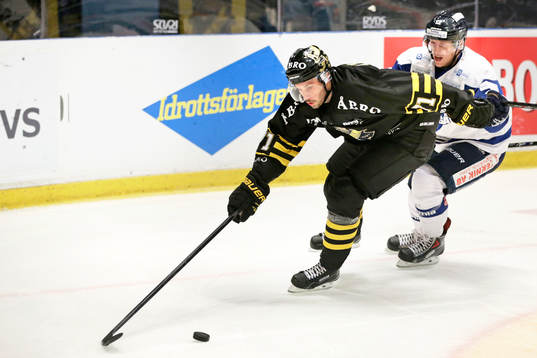 s Daniel Olsson Trkulja jagas av Karlskogas Gustav Thorell