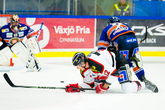 Örebros Marko Anttila faller