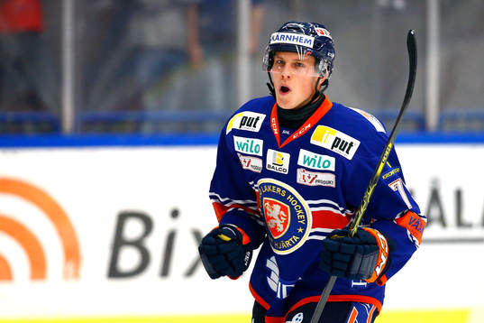 Växjös Patrik Lundh firar