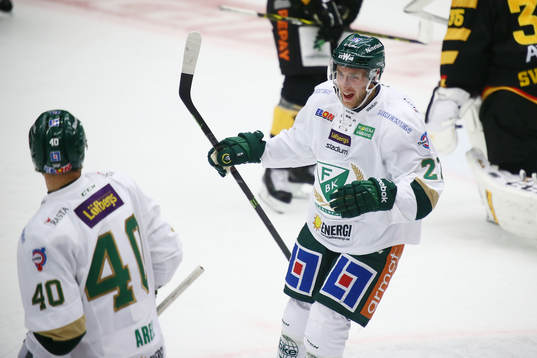 Färjestads Per Öslund och Niklas Arell jublar