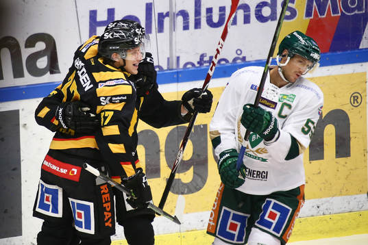 Skellefteås John Norman jublar med Adam Pettersson