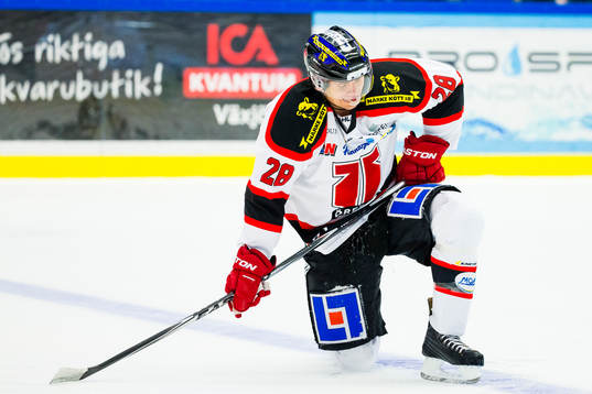 Örebros Tim Wallace hänger på klubban