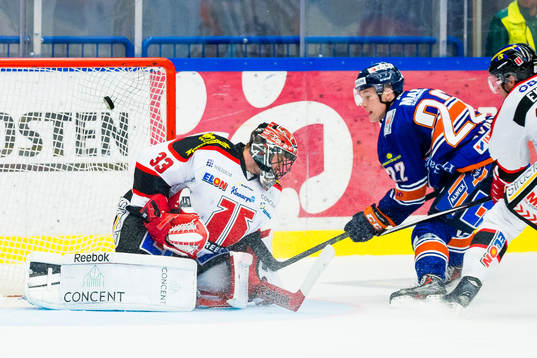 Växjös Gustav Rydahl gör 2-0 målet bakom Örebros