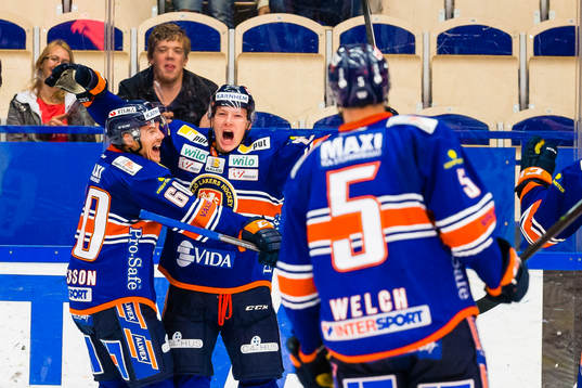 Växjös Gustav Rydahl firas av Erik Josefsson och Noah