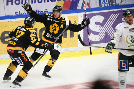 Skellefteås John Norman jublar med Adam Pettersson