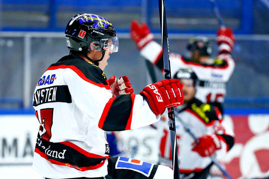 Örebros Daniel Viksten jublar