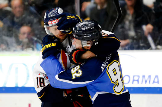 s Teemu Laine brottas