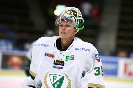 Fäjestads målvakt Fredrik Petterson-Wentzel deppar
